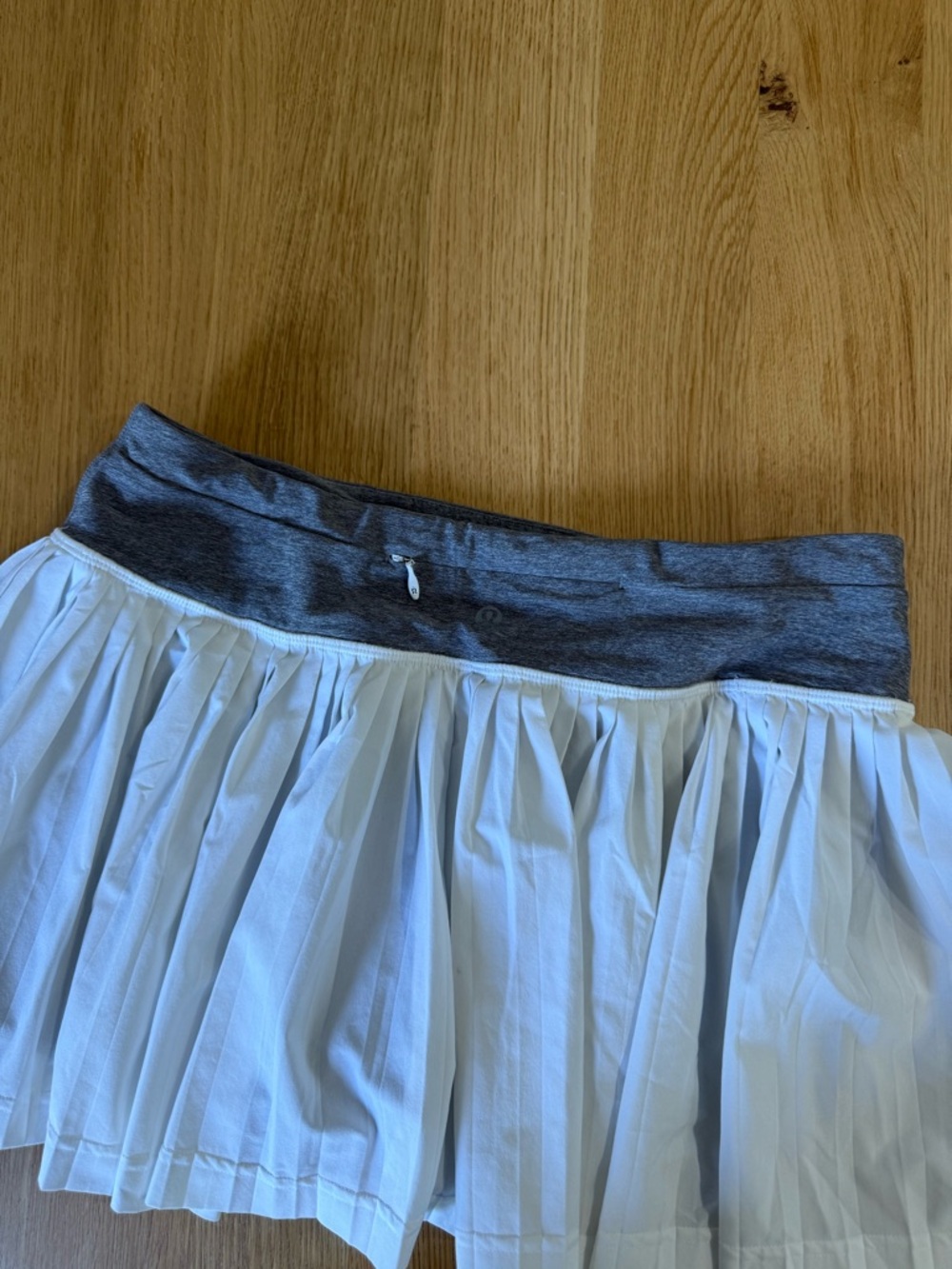 Lululemon Pleated White Mini Skirt with Gray Waistband - Picture 4 of 6